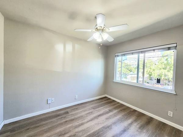 2BR/1BA Apartment on Madison Ave · Redwood City photo 3
