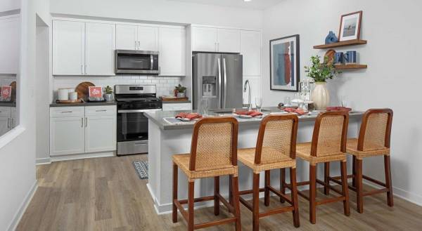 Apartments on E Arnaudo Blvd · Tracy photo 2