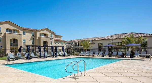Apartments on E Arnaudo Blvd · Tracy photo 4