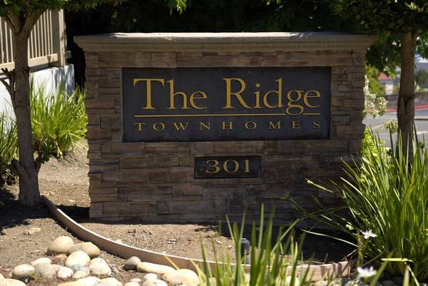 2BR/2BA Townhouse on Fairgrounds Drive · Vallejo photo 2