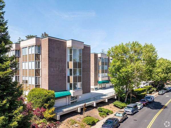 0BR/1BA Apartment on Carlmont Drive · Belmont photo 4