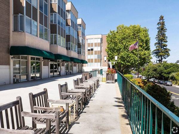 0BR/1BA Apartment on Carlmont Drive · Belmont photo 5