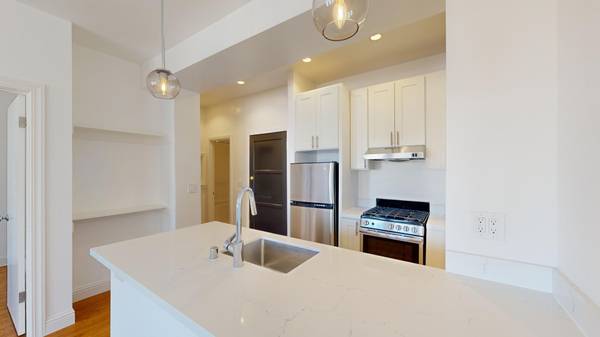 1BR/1BA Apartment on California · San Francisco photo 5