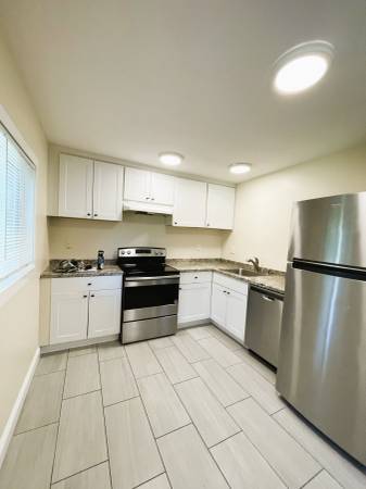 Renovated 5 Bedroom Home Near Montclair Village photo 4