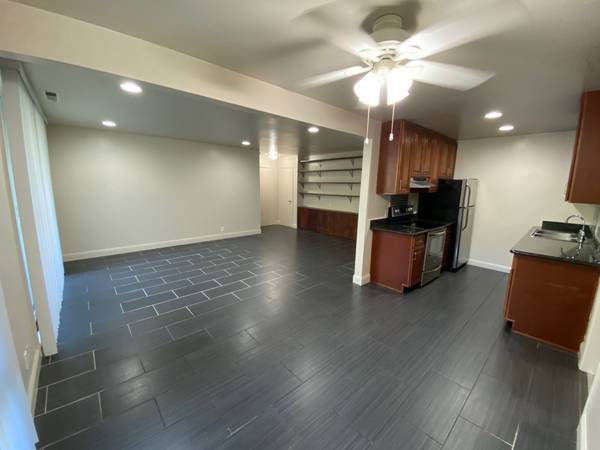 2BR/2BA Condo on Perkins Street · Oakland photo 5