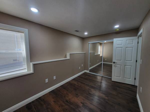 2BR/2BA Apartment on Spring St · Pleasanton photo 5