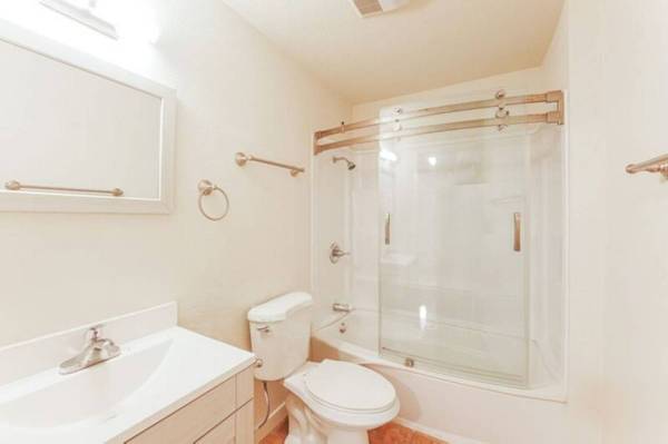2BR/2BA Apartment · Calistoga photo 2