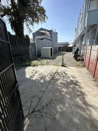 1240 E 12th St, Oakland (Apartment) photo 5