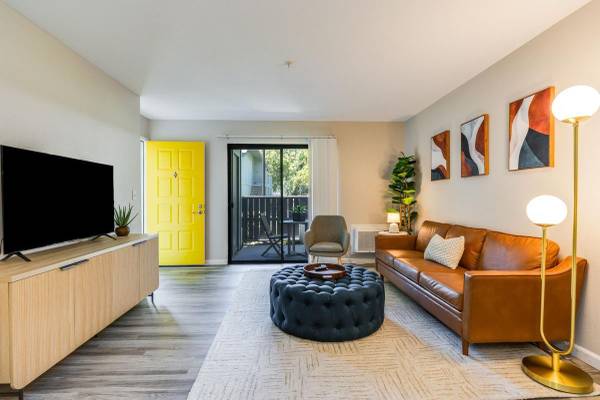 2BR/2BA Apartment on Industrial Blvd · Hayward photo 5
