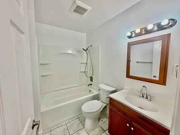 3BR/1BA Single Family House on Holly Ave · San Bruno photo 4