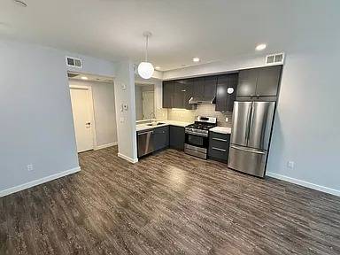 Updated and Modern 4 Bed + Office, 3.5 Bath Noe Valley Home photo 3