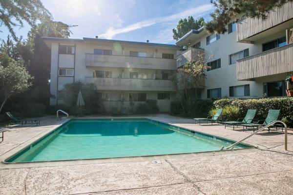 2BR/1BA Apartment on Central Ave · Alameda photo 2