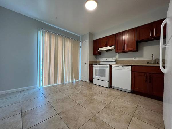 2BR/1BA Apartment on John Ct · Hayward photo 2