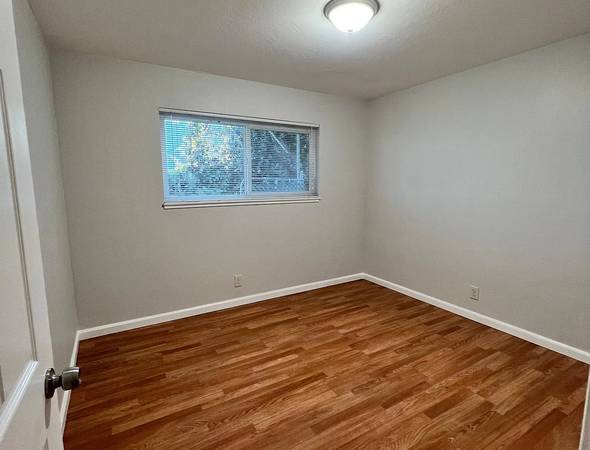 2BR/1BA Apartment on John Ct · Hayward photo 5
