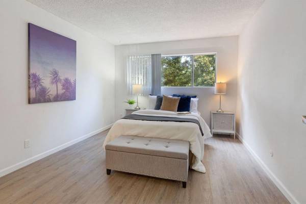2BR/1BA Apartment on Central Ave · Alameda photo 2