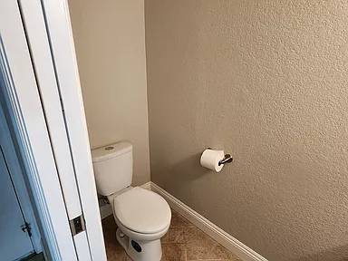 Beautiful 3/2 House Near Park With Laundry, High Ceilings, Yard And Pets Negotiable photo 4