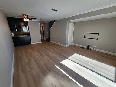 Beautiful 3/2 House Near Park With Laundry, High Ceilings, Yard And Pets Negotiable photo 5