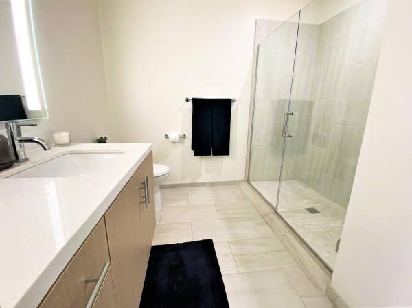 0BR/1BA Apartment on Telegraph Ave. · Oakland photo 4