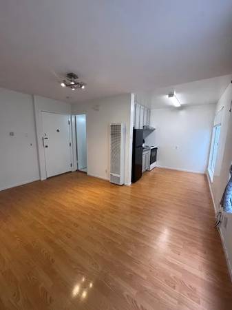 1BR/1BA Single Family House on 5th Ave · San Francisco photo 3