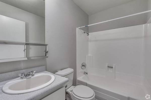 1BR/1BA Duplex on Madison St · Watsonville photo 3