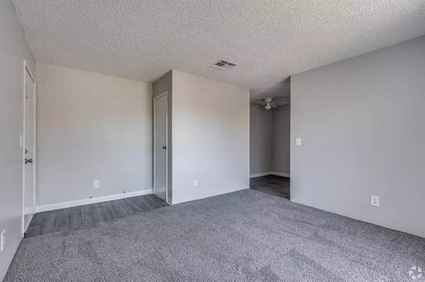 1BR/1BA Duplex on E Central Ave · Morgan Hill photo 3