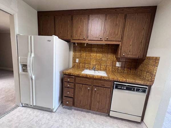500 Poplar Avenue Apartments photo 4