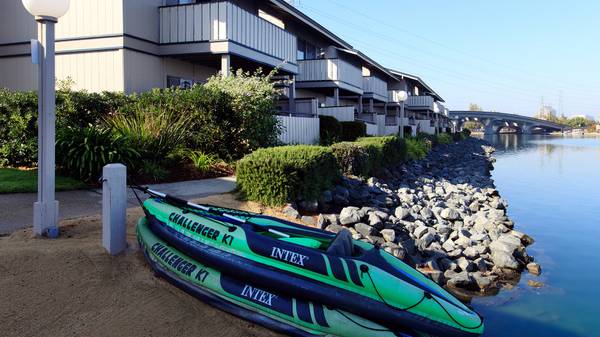 2BR/1BA Apartment on Foster City Boulevard · San Mateo photo 4