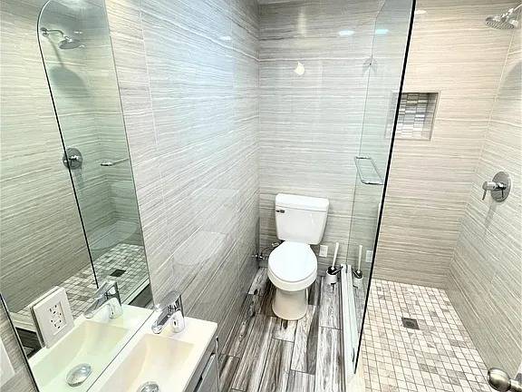 3BR/2BA Apartment · San Francisco photo 5
