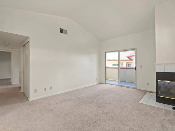Spacious One Bedroom Condo photo 4