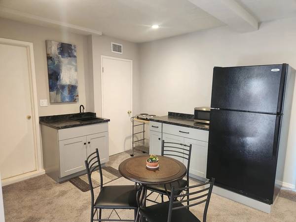 0BR/1BA Duplex on Taurus Dr · San Mateo photo 4