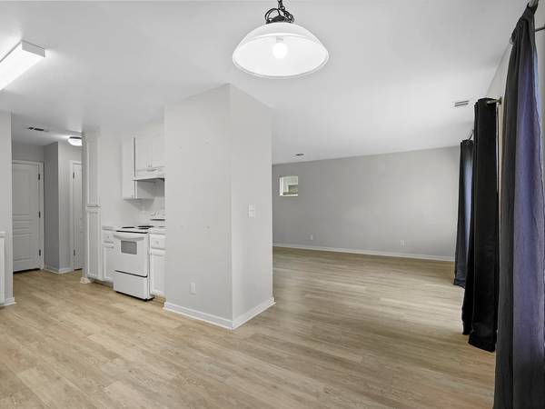 3BR/2BA Duplex on E Edmundson Ave · Morgan Hill photo 2