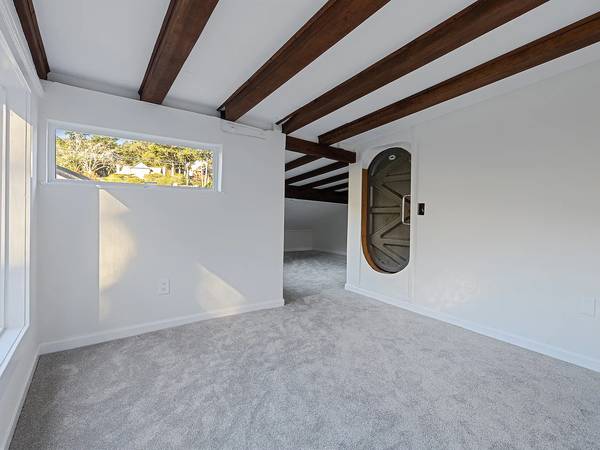 2BR/1BA Single Family House on Throckmorton Ave · Mill Valley photo 4