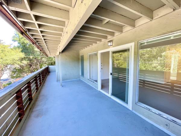 2BR/1BA Apartment on Sir Francis Drake Blvd · Fairfax photo 3