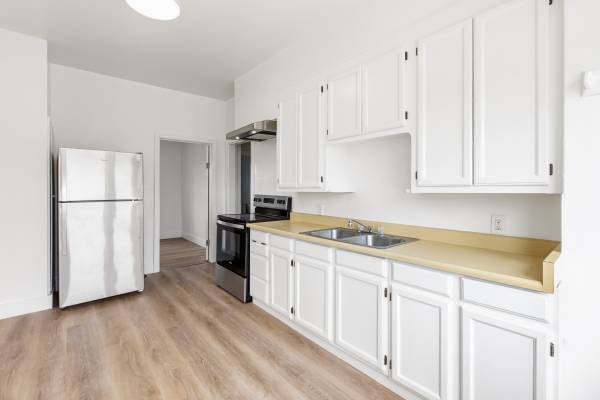 2BR/1BA Apartment on 105th Avenue · Oakland photo 3