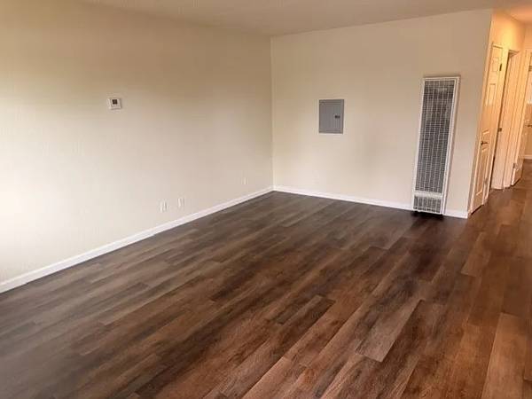 2BR/1BA Apartment on Higgins Way · Pacifica photo 4