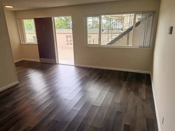2BR/1BA Apartment on Higgins Way · Pacifica photo 5