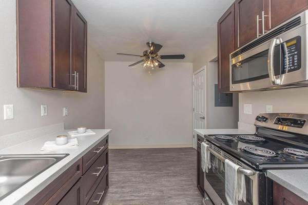 1BR/1BA Apartment on Contra Costa Boulevard · Pleasant Hill photo 2