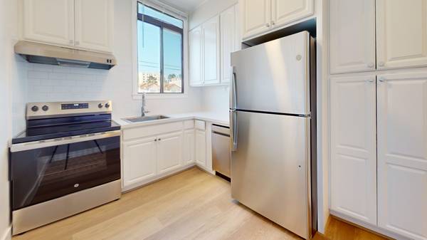 2BR/1BA Apartment on Geary Blvd - 102 · San Francisco photo 3