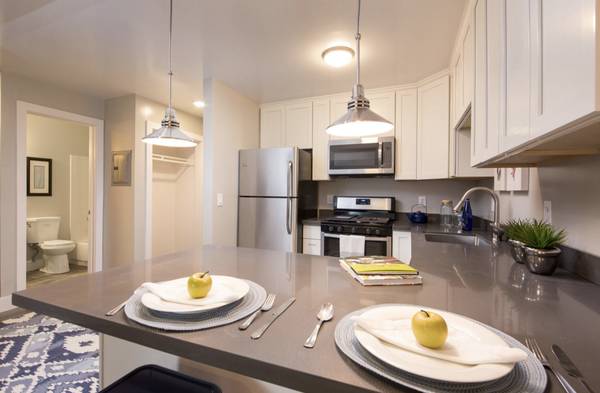 0BR/1BA Apartment on Harder Rd. · Hayward photo 3