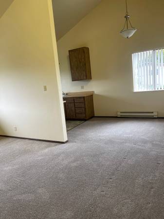 1BR/1BA Apartment on Willow Ave · South San Francisco photo 3