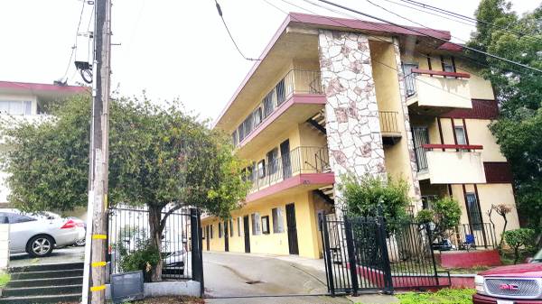 1830 10th Ave Oakland, CA 94606 photo 2