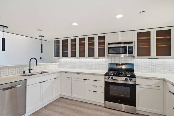 2BR/2BA Apartment · San Francisco photo 3