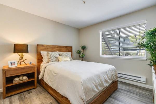 2BR/2BA Apartment on Industrial Blvd · Hayward photo 2