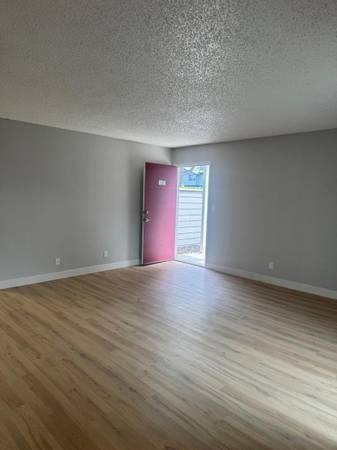2BR/1BA Apartment on Peach Tree Drive · Fairfield photo 3