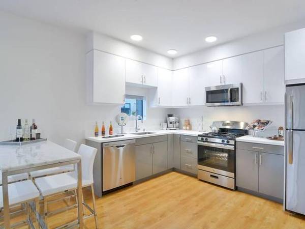 2BR/2BA Apartment on 3rd St. · San Francisco photo 4