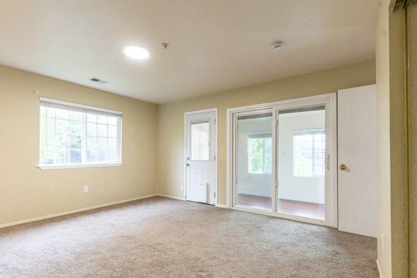 3BR/2BA Duplex · Oakland photo 2