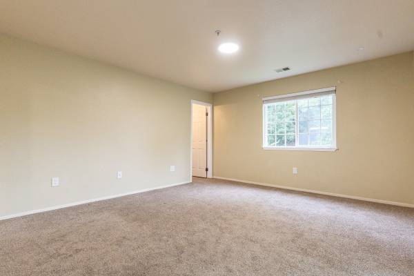 3BR/2BA Duplex · Oakland photo 4
