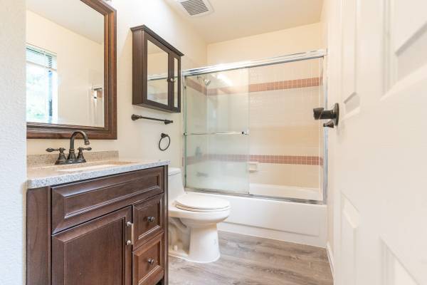 3BR/2BA Duplex · Oakland photo 5