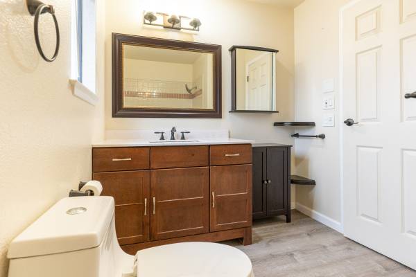 3BR/2BA Duplex · Oakland photo 3