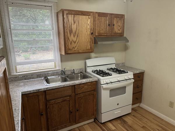 1BR/1BA Single Family House · Scotts Valley photo 4